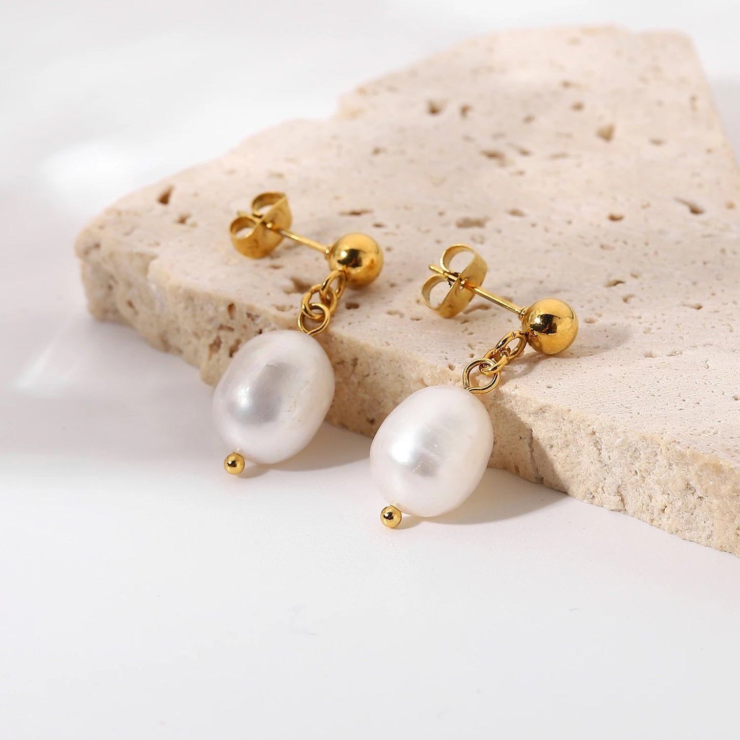 Natural baroque Pearl stud earrings