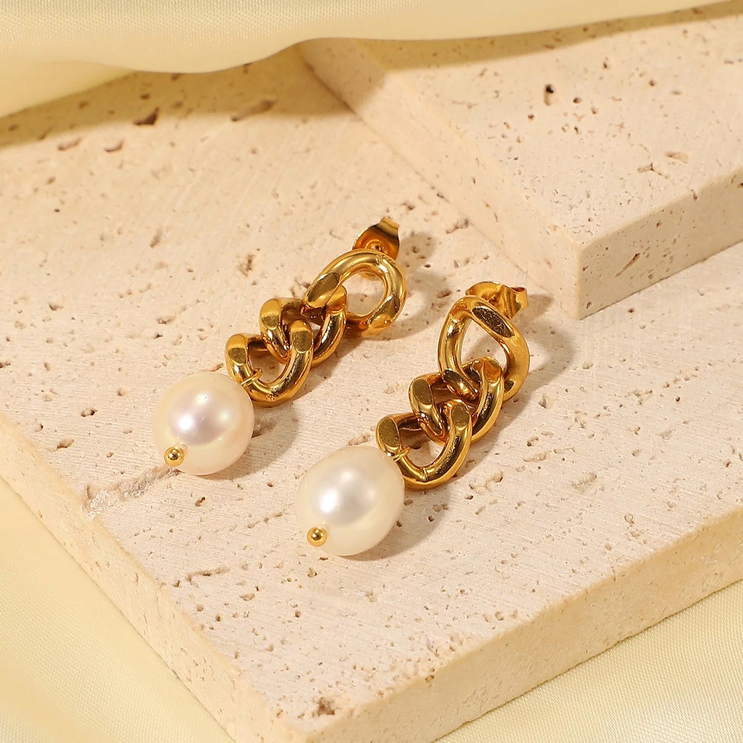 Chain freshwater Pearl drop earring