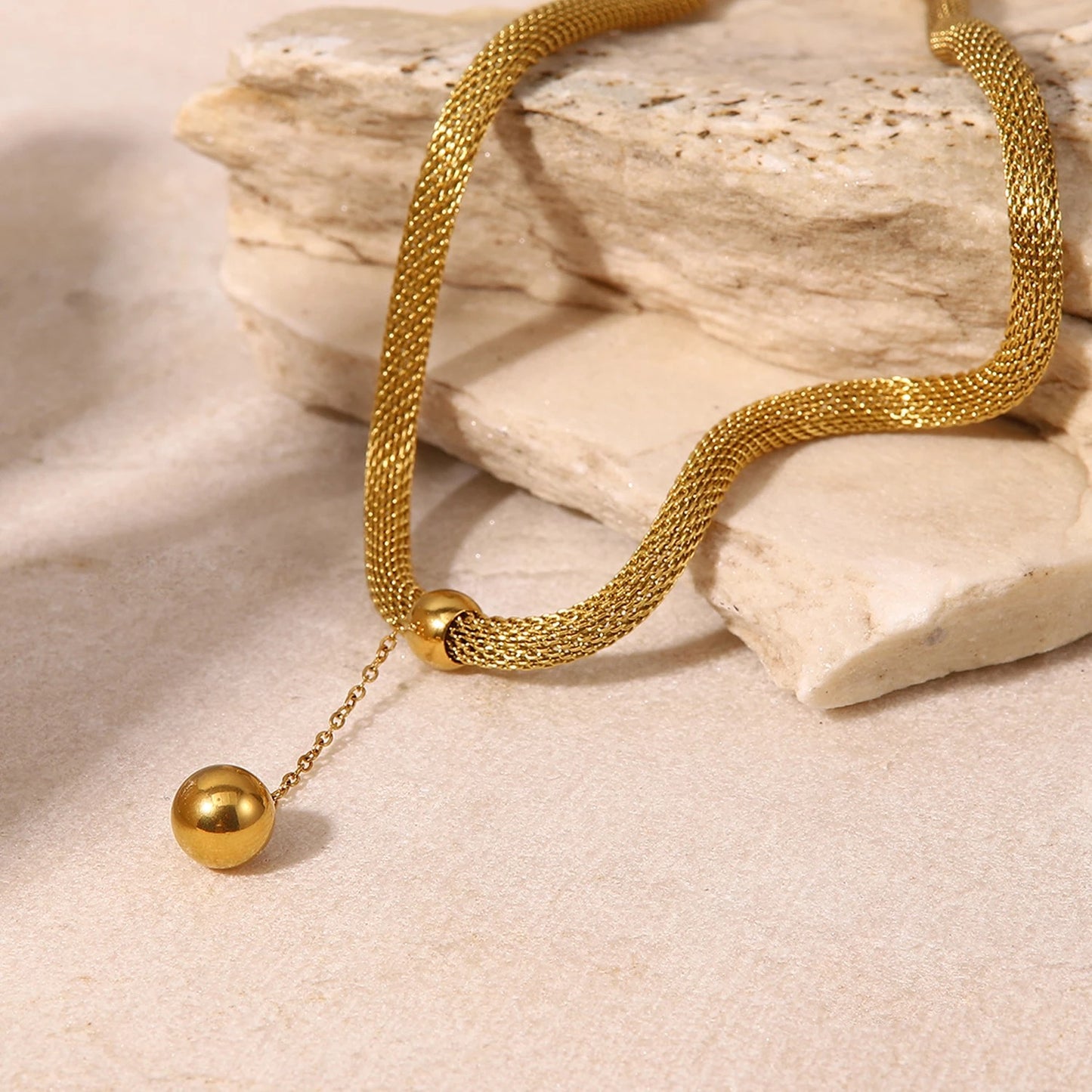 Drop round beads necklace