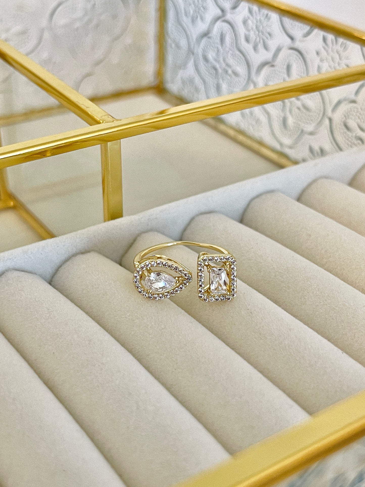 Elegant ring