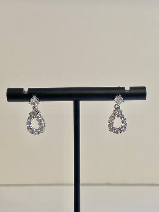 Elegant stud earrings