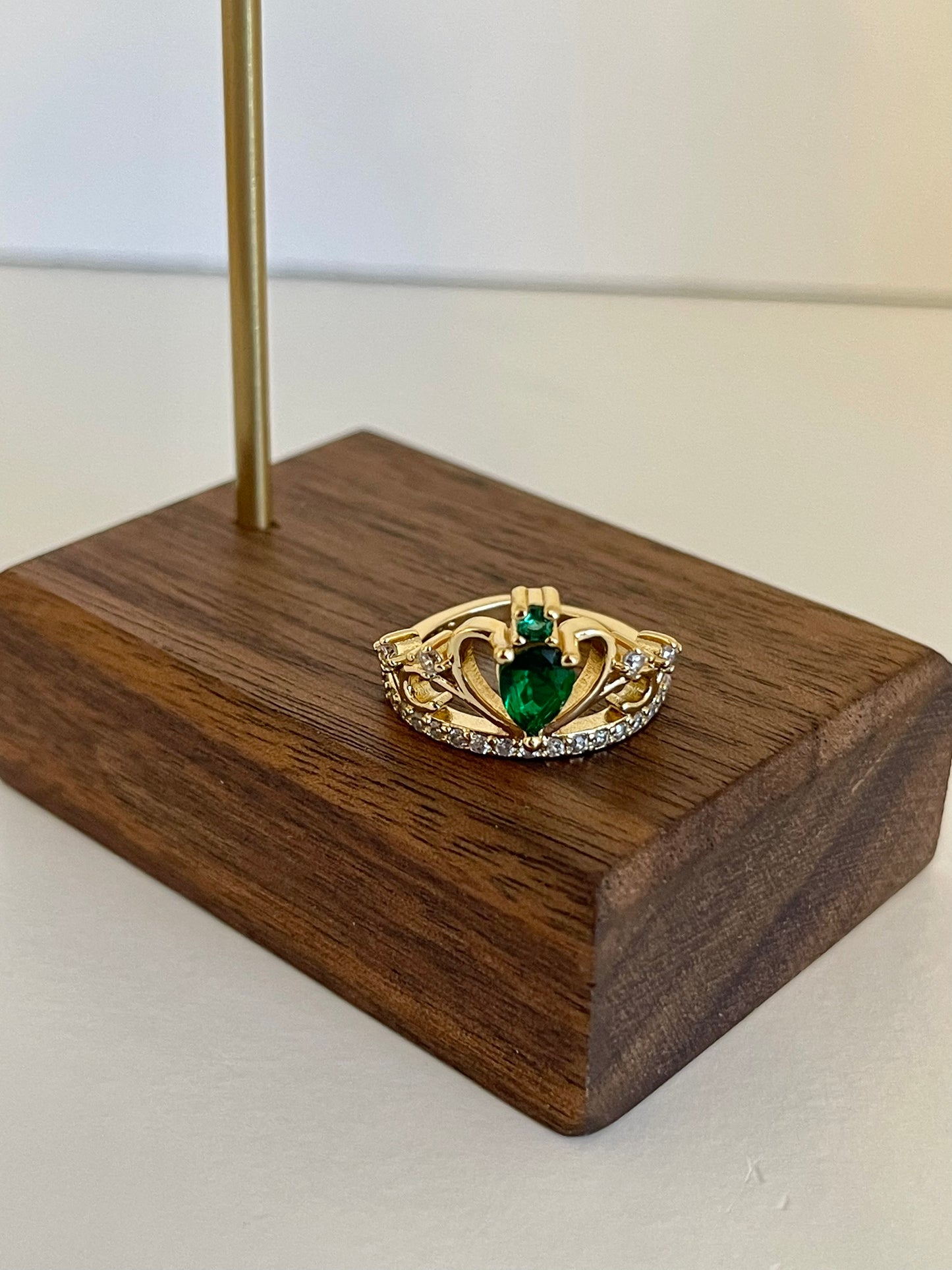 Green crown adjustable ring