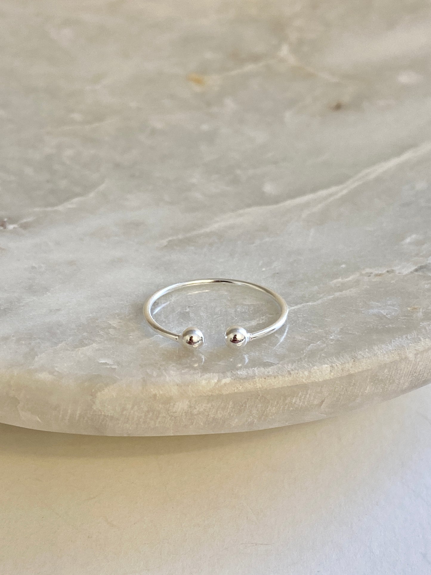 Simple adjustable ring