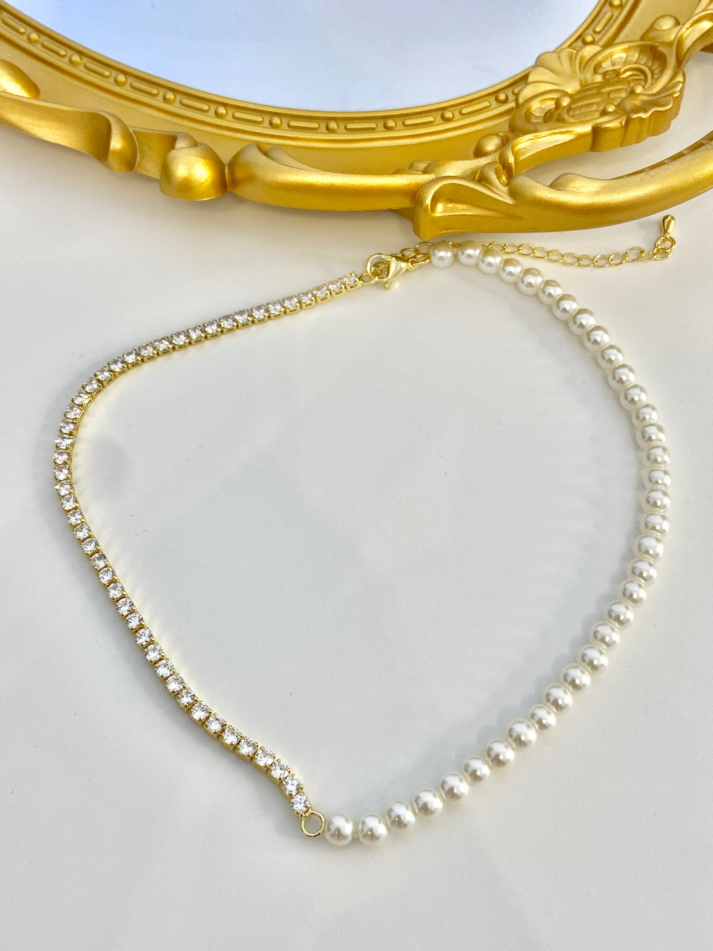 Elegant Pearl choker