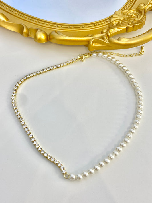 Elegant Pearl choker